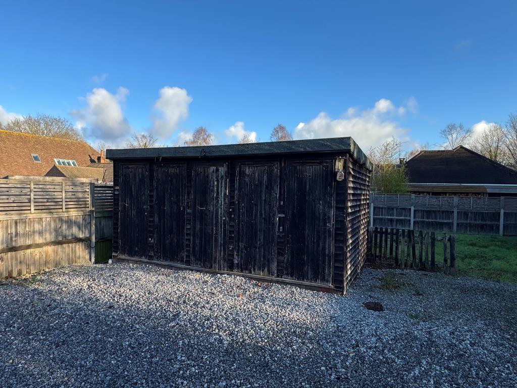 Lot: 97 - FREEHOLD BLOCK OF FIVE ONE-BEDROOM APARTMENTS - Storerooms